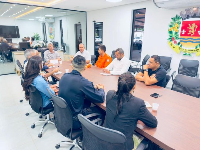 Secretaria de Cidade e forças de segurança debatem ações para futura campanha de conscientização no trânsito