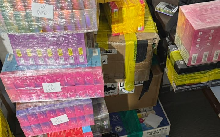 Companhia Raio prende homem com mais de 5 mil cigarros eletrônicos ilegais em Cuiabá