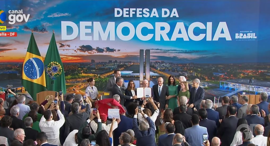 Lula encerra ato em memória do 8 de janeiro com veto ao PL da Dosimetria