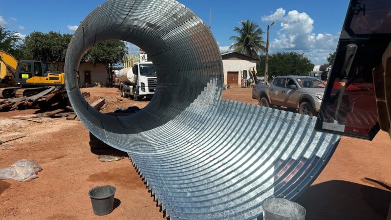 Prefeito Paulistinha fortalece infraestrutura rural com implantação de tubos de aço corrugado