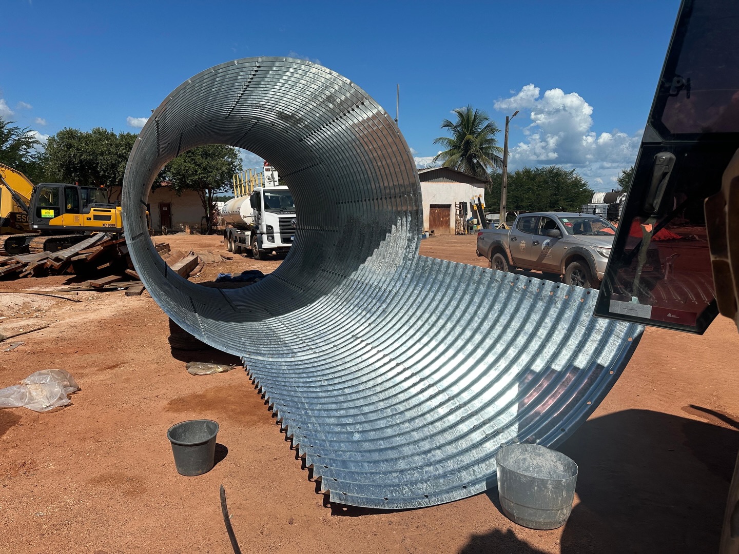 Prefeito Paulistinha fortalece infraestrutura rural com implantação de tubos de aço corrugado