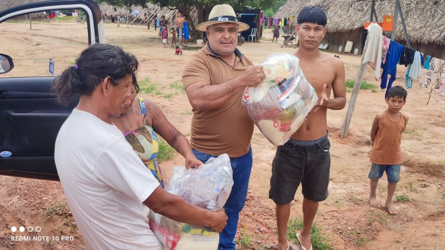PREFEITURA DE PEIXOTO FAZ ENTREGA DE CESTAS DE ALIMENTOS NA ALDEIA KAPOTO JARINA
