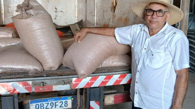 Secretaria de Agricultura distribui quase 2 toneladas de sementes de milho crioulo em Peixoto de Azevedo