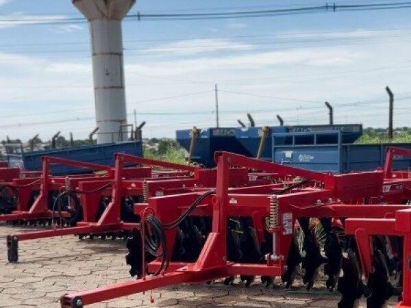 Terra Nova do Norte recebe implementos agrícolas para fortalecer a agricultura familiar