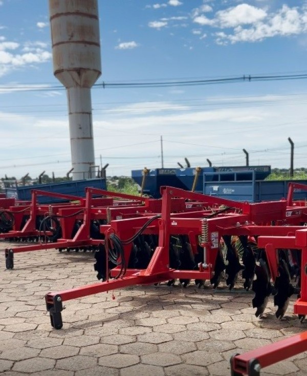 Terra Nova do Norte recebe implementos agrícolas para fortalecer a agricultura familiar