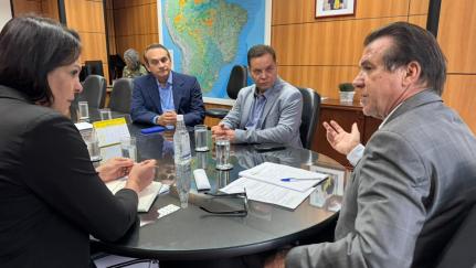 Deputados recorrem a ministros para destravar pagamento de seguro a pescadores