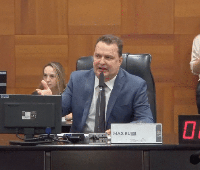 Governo de MT não manda projeto da RGA dos servidores e Assembleia adia votação