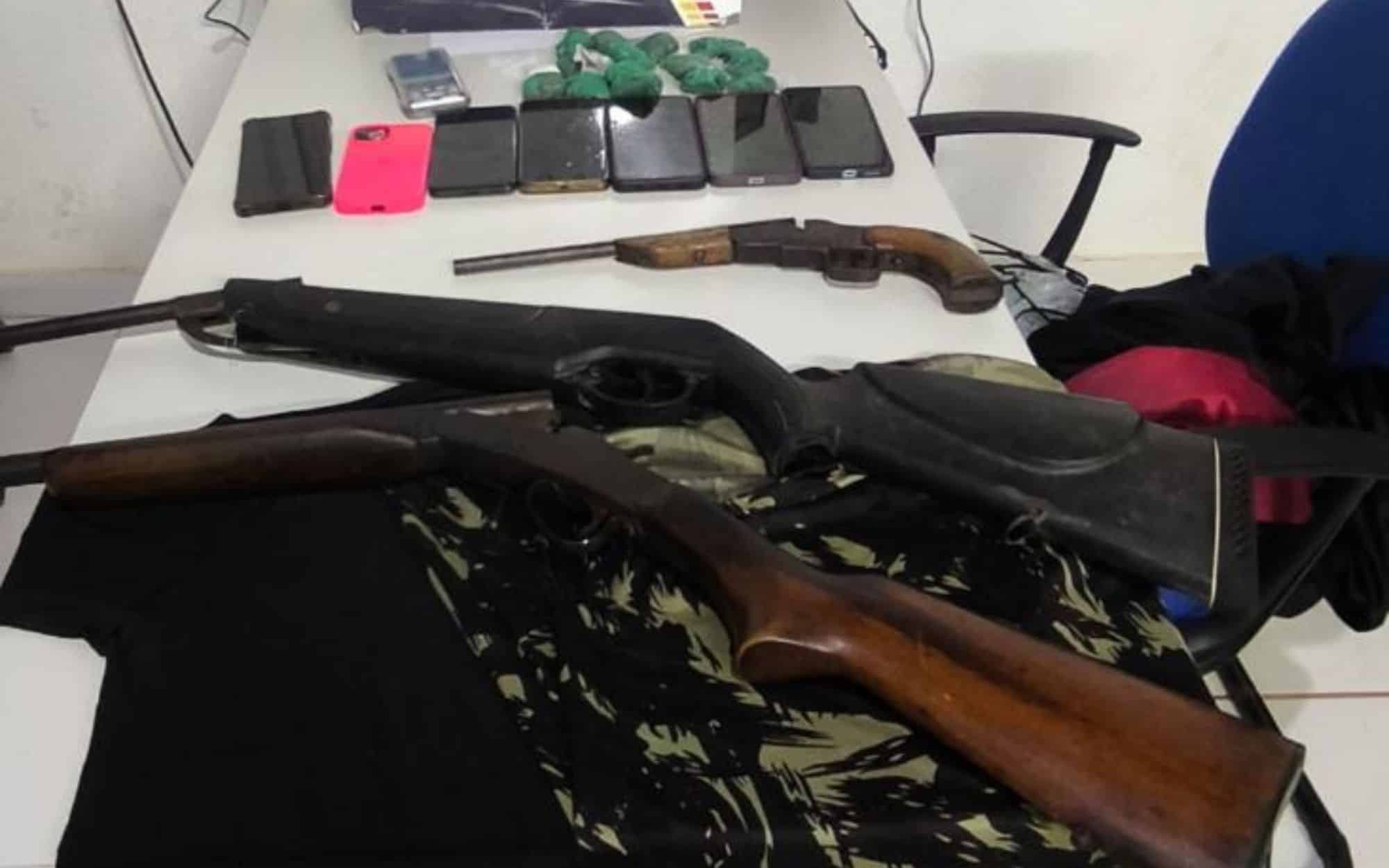 PM prende 10 suspeitos e apreende adolescente por tráfico e roubo de carro no Nortão