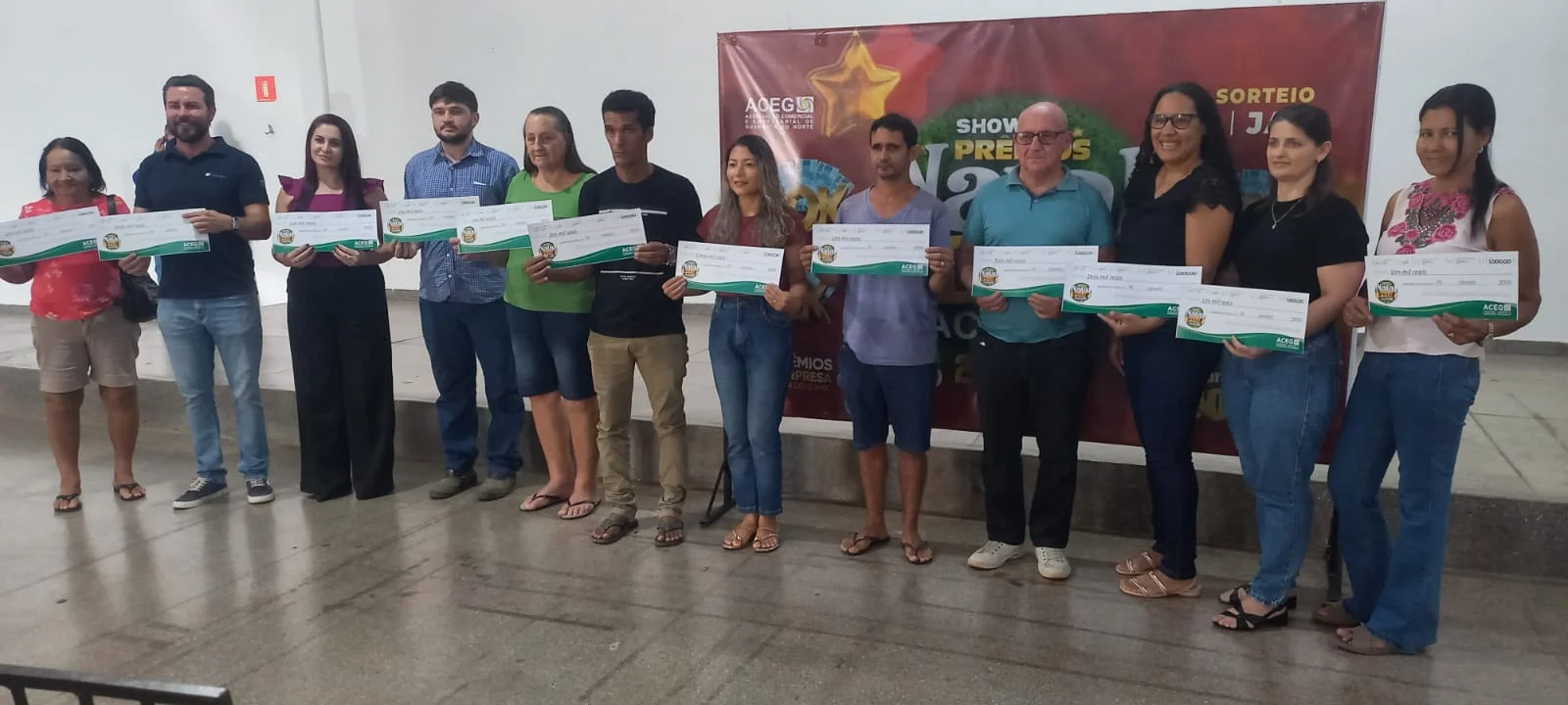 ACEG faz a entrega dos prêmios dos ganhadores da promoção show de prêmio