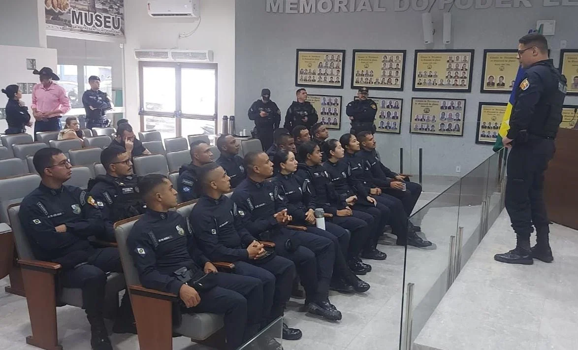Cerimônia de posse de 17 novos policiais militares do 15º Comando Regional é realizada na Câmara Municipal