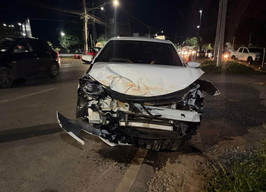Ladrão colide carro roubado durante perseguição policial e acaba preso em MT