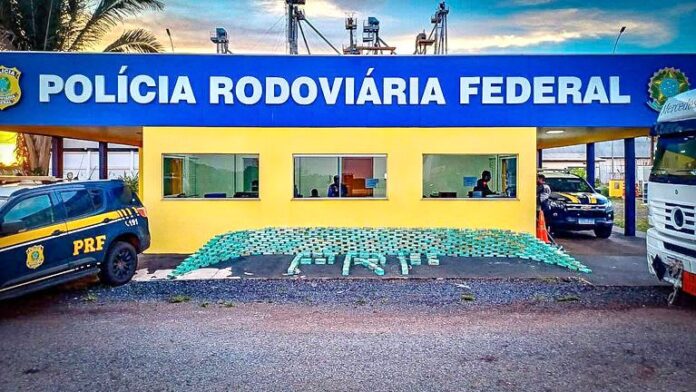 Quase meia tonelada de pasta base é apreendida em rodovia no Médio Norte; motorista preso