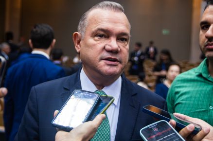 Wellington aposta em Flávio para reduzir rejeição bolsonarista