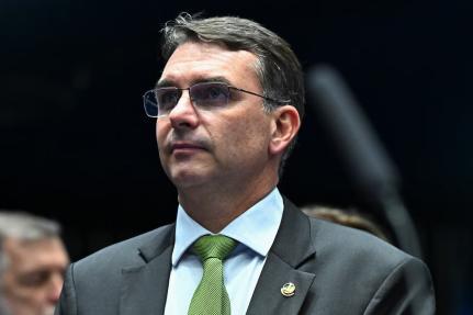 Sucessor de Bolsonaro na disputa presidencial, Flávio diz sofrer ameaças de morte