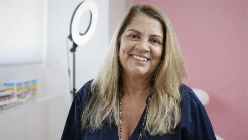 Por onde anda a atriz Tássia Camargo, que completa 65 anos hoje