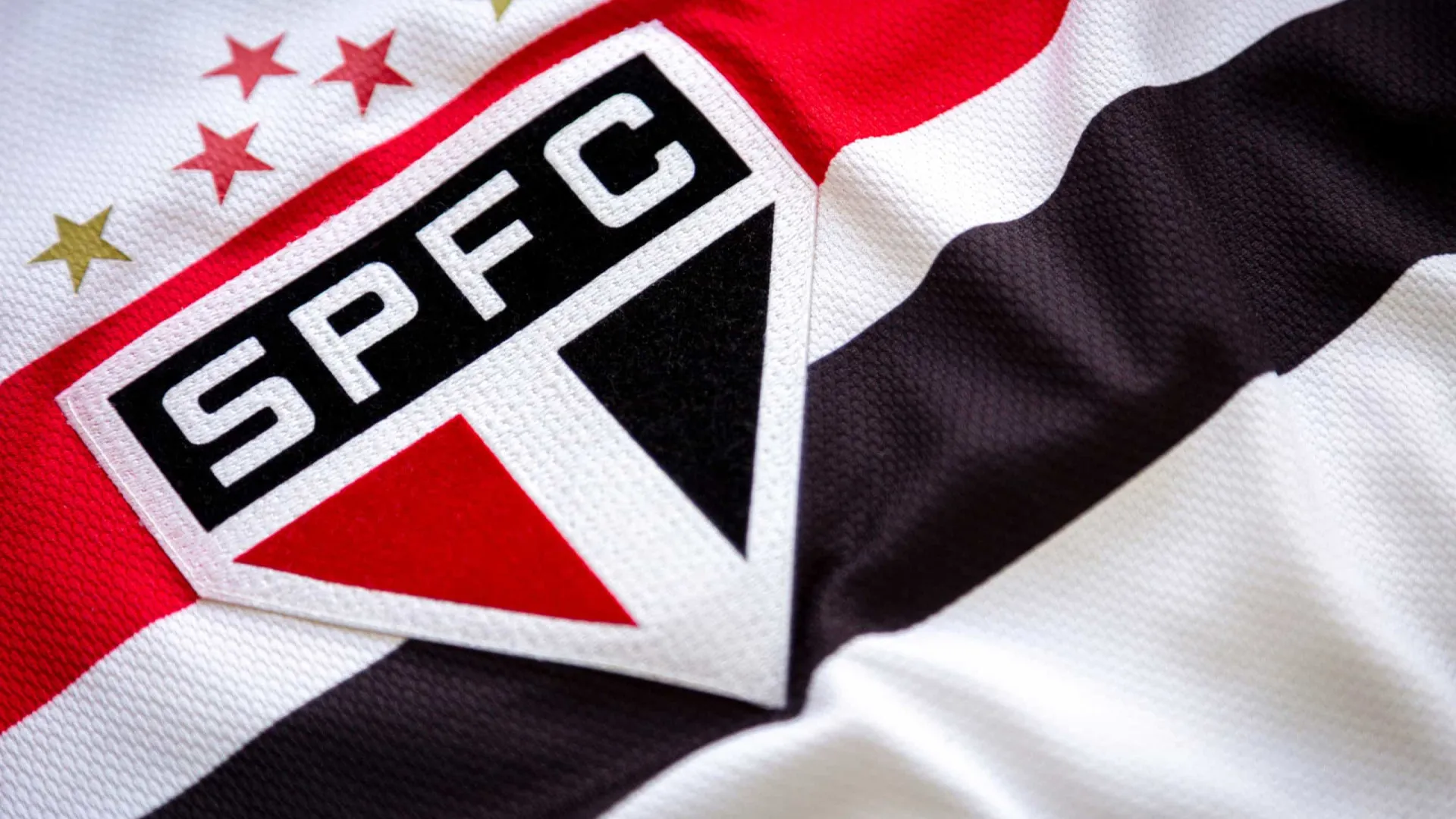 São Paulo: organizadas rompem apoio e Casares vira alvo da torcida