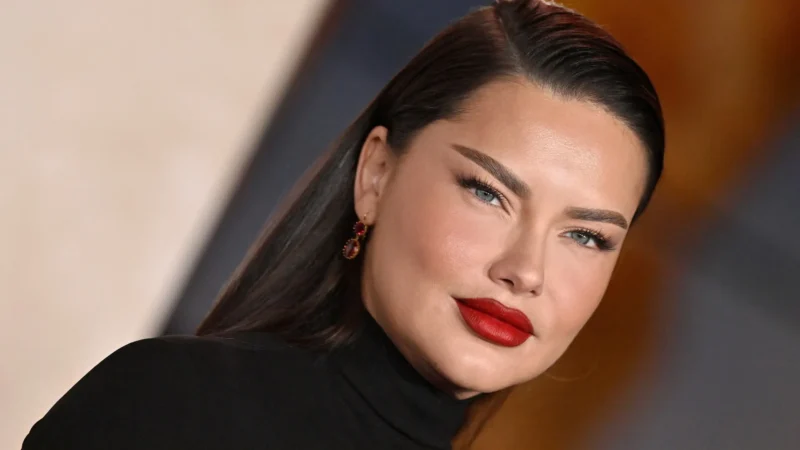 Adriana Lima vende casarão em Los Angeles por R$ 68,9 milhões