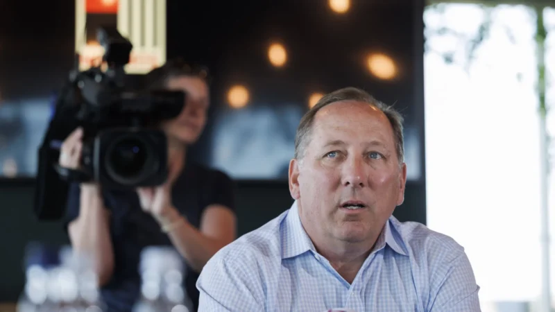 Justiça proíbe venda de jogadores no Botafogo até Textor abrir ‘caixa-preta’