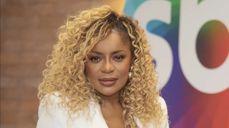 Cariúcha acusa médico de agressão; ele nega e afirma ter sido arranhado após dispensar beijo