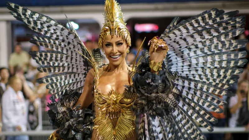 Sabrina Sato vira sócia de camarote na Marquês de Sapucaí no Rio