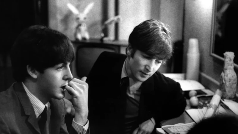 Fotos raras e antigas de artistas no backstage