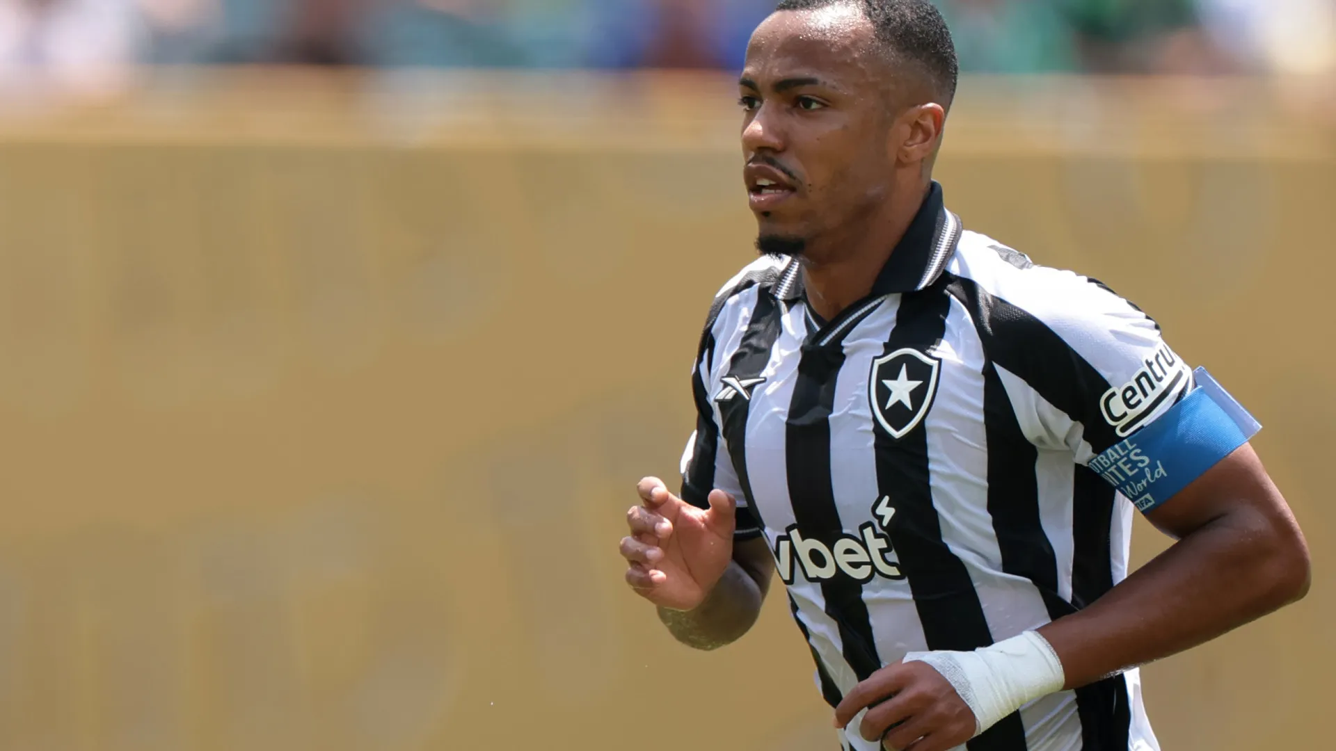 Palmeiras terá postura agressiva no mercado da bola e busca mais 4 reforços