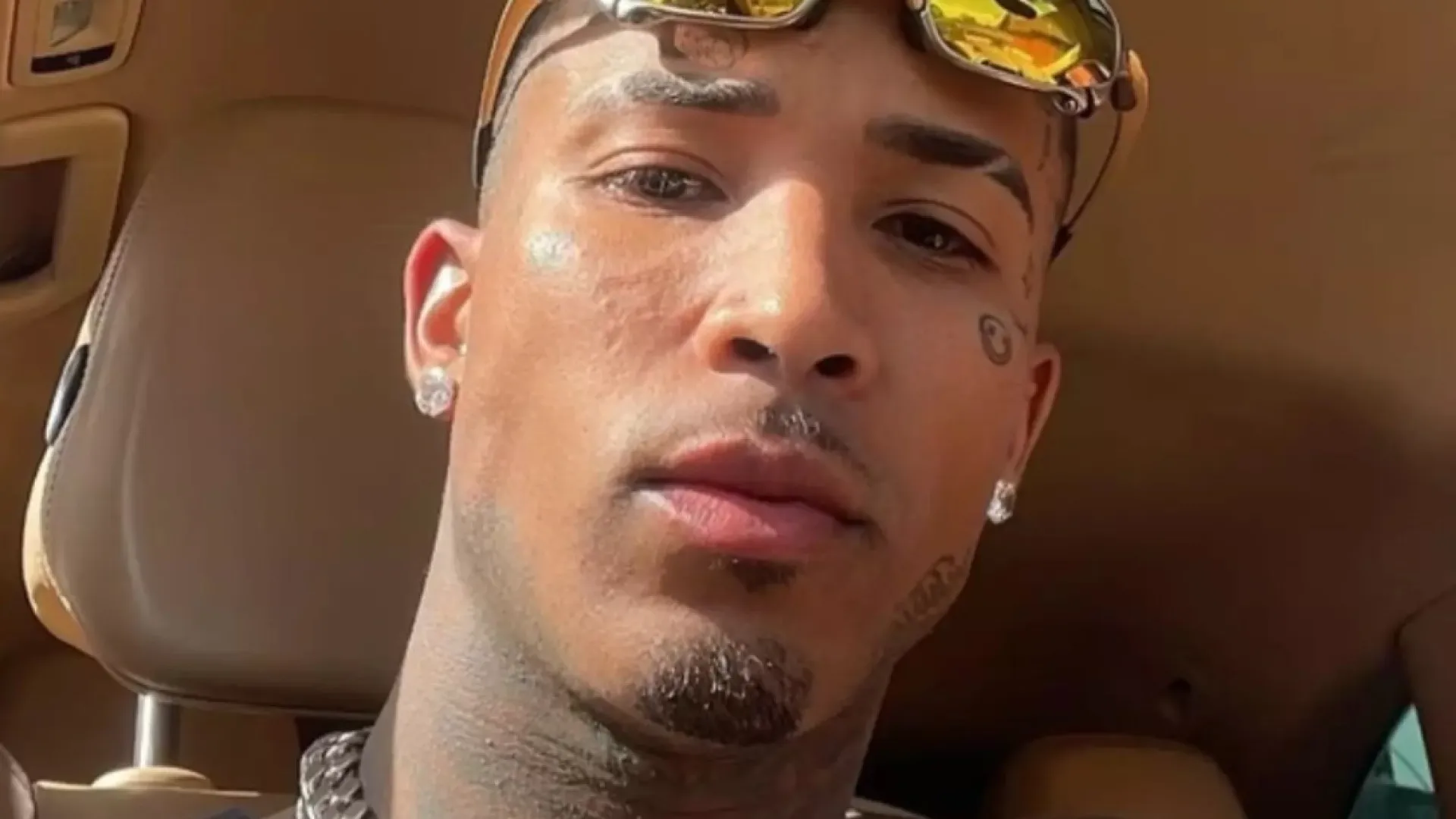 Influenciador Gato Preto é indiciado por quatro crimes por acidente com Porsche em SP