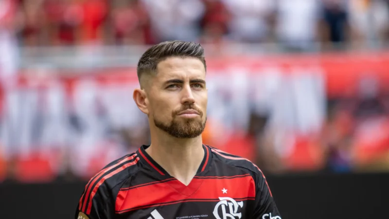 Jorginho se adapta rápido ao Fla e curte férias no Brasil