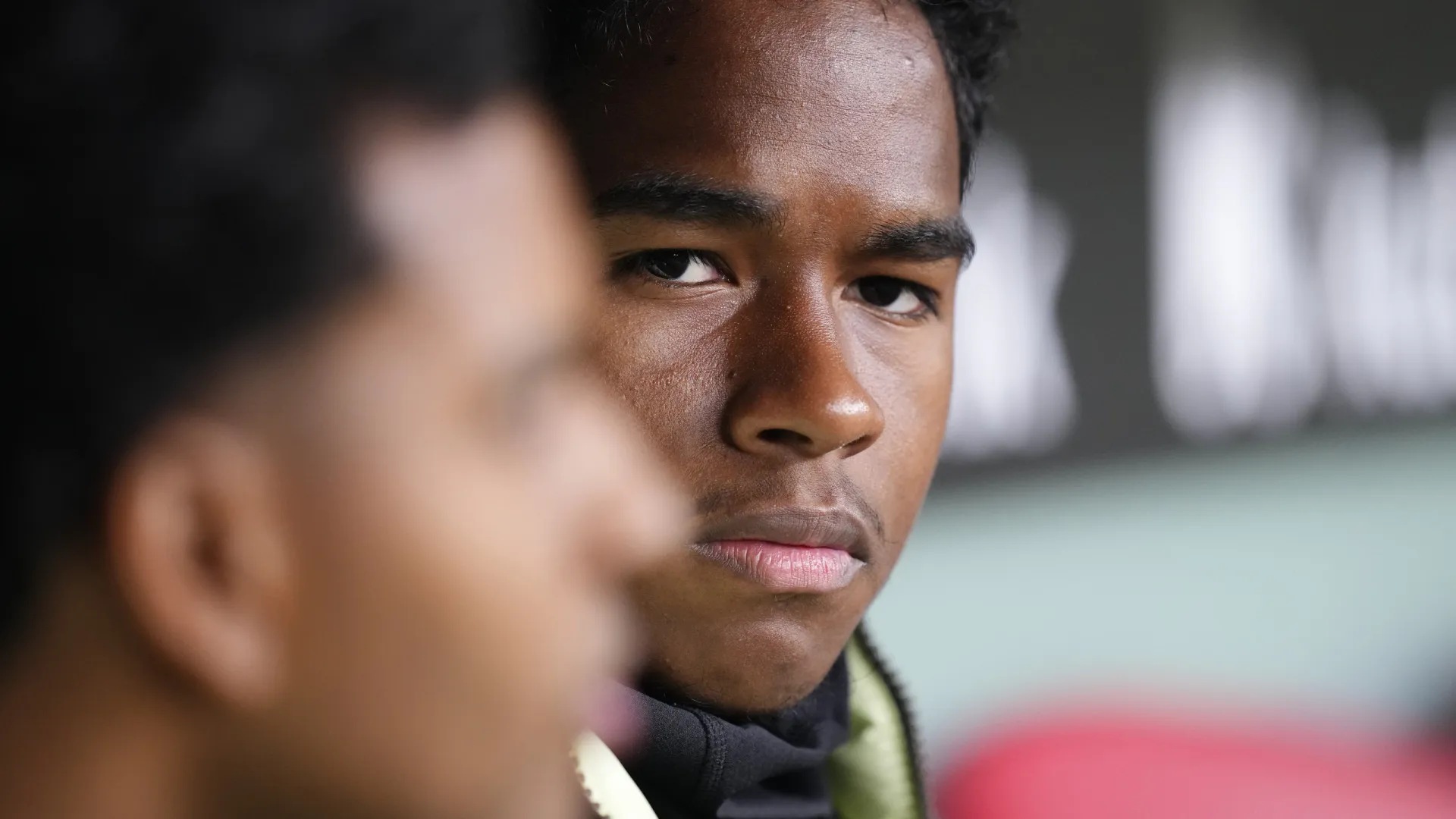 Técnico do Lyon surpreende e segura estreia de Endrick, diz jornal