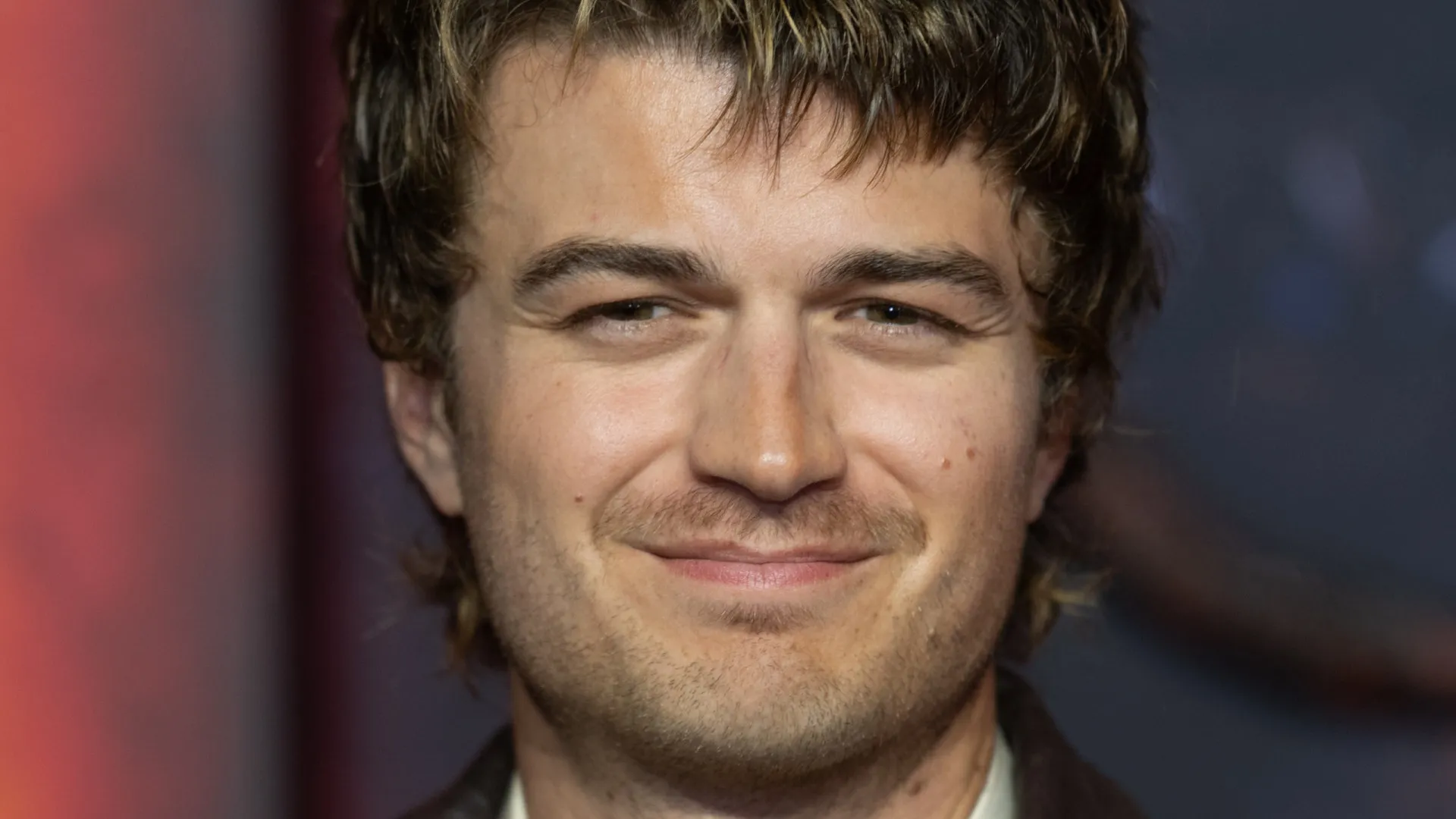 Ator de ‘Stranger Things’ desbanca Taylor Swift e aparece em 1º lugar no Spotify