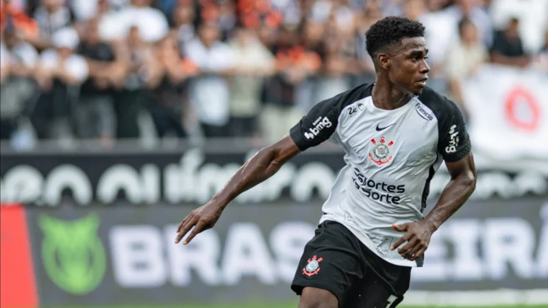 Corinthians e Internacional avançam por empréstimo de Félix Torres