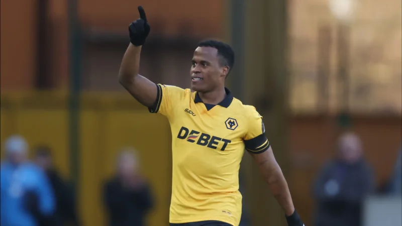 Alvo do Palmeiras, Arias deslancha na Inglaterra após começo apático