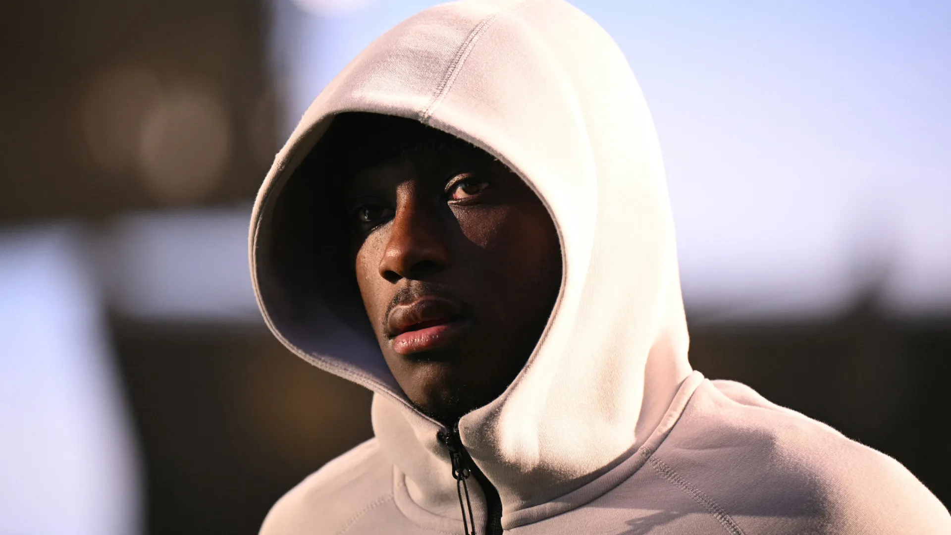 Atacante do Tottenham sofre acidente com Ferrari antes de jogo da Champions