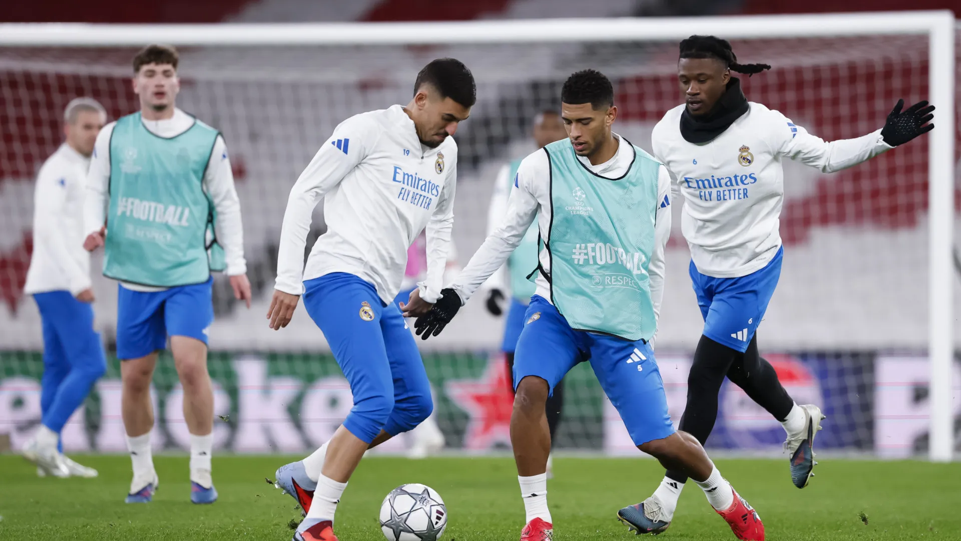 Liga dos Campeões tem rodada decisiva com 9 vagas em aberto e vexames encaminhados