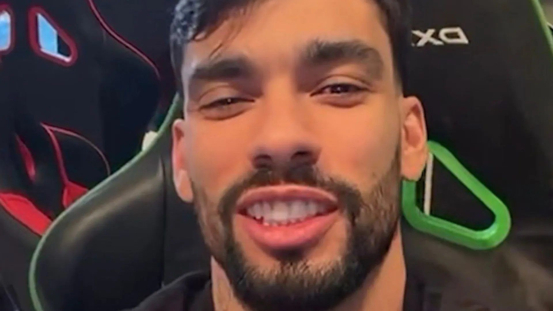 Paquetá chora na chegada ao Rio de Janeiro; veja