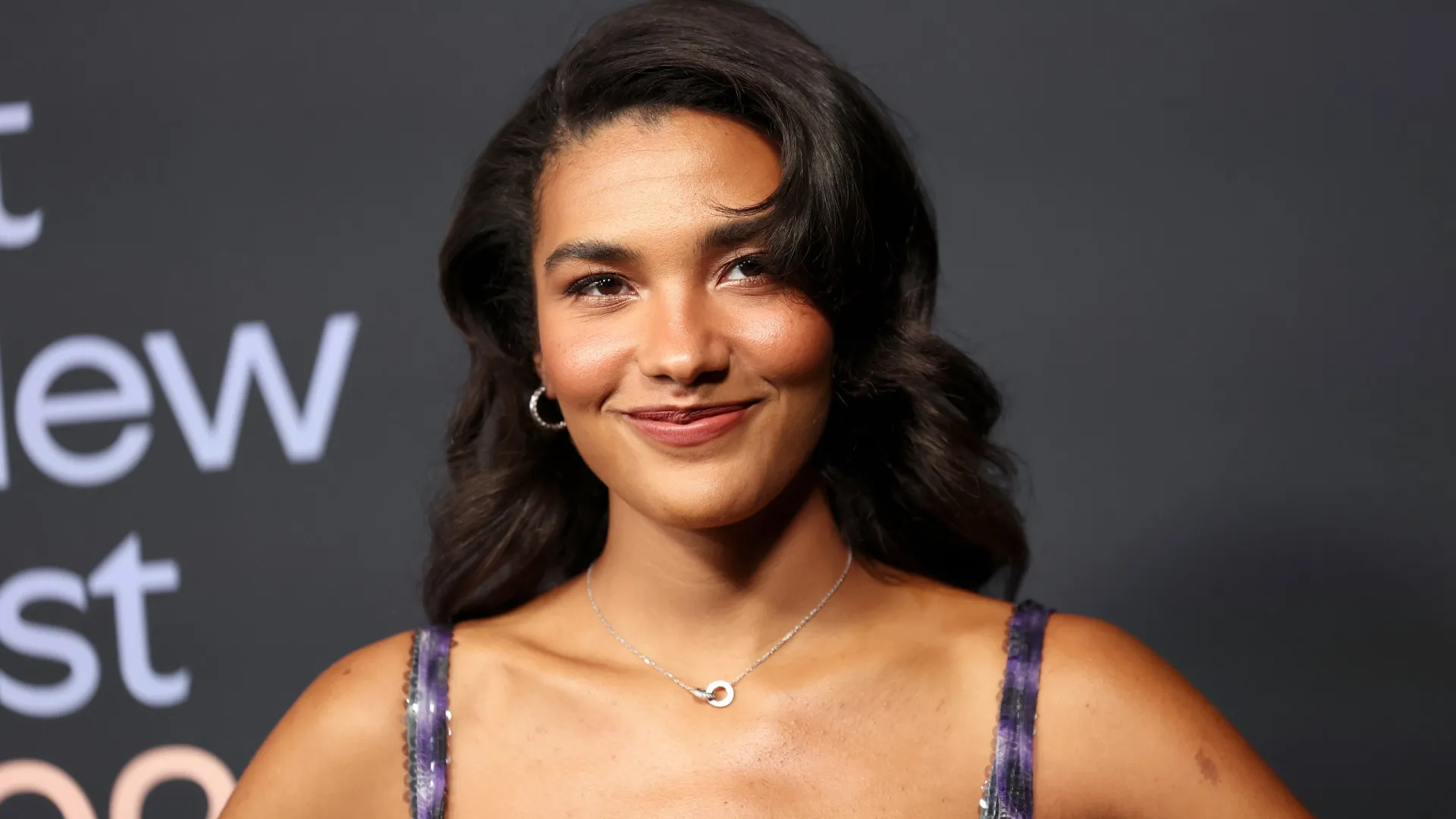 Quem é Olivia Dean, favorita ao Grammy de revelação e apelidada de ‘nova Adele’