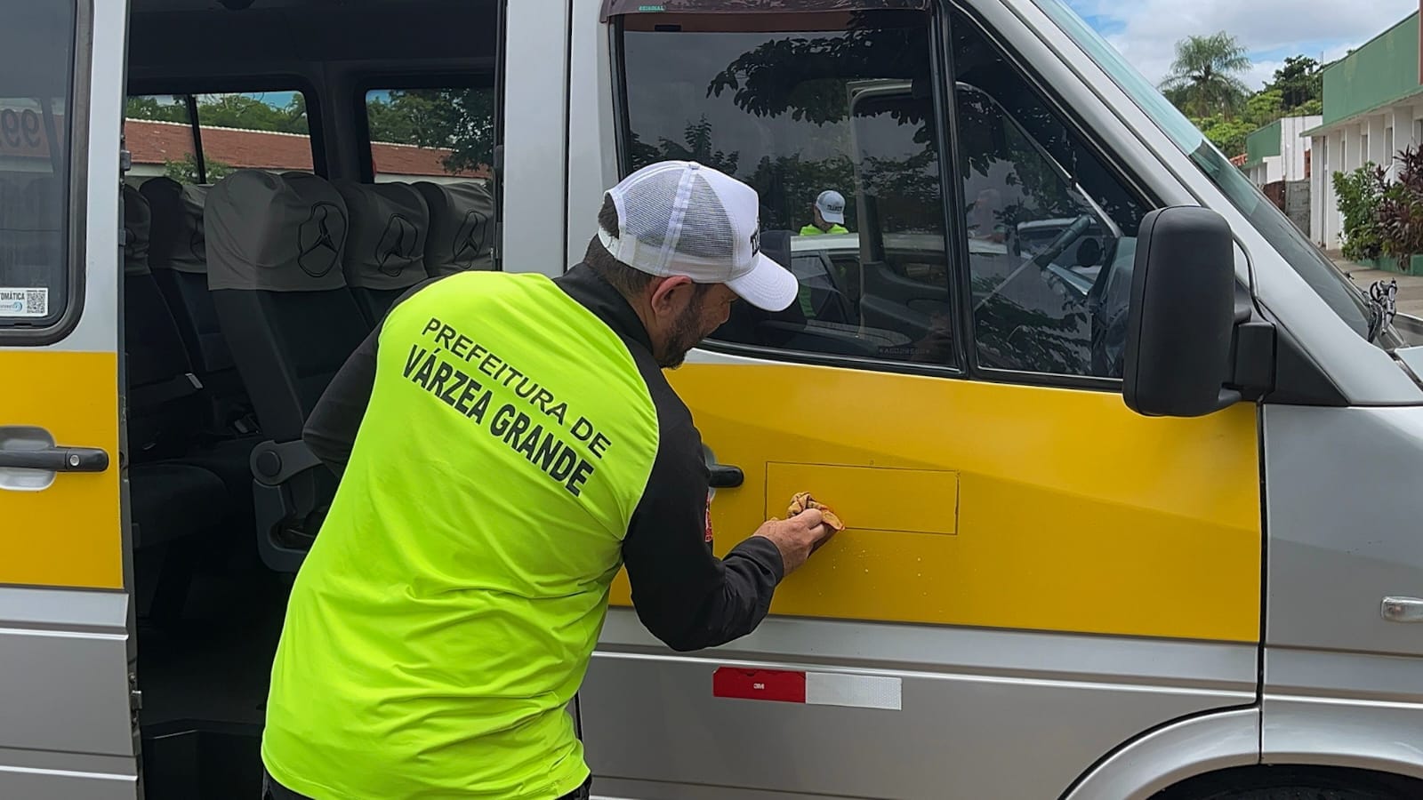 Prefeitura de Várzea Grande prorroga vistoria de táxis e vans escolares até 20 de março