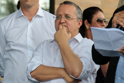 Taques descumpre decisão, ataca filho de Mendes e é multado