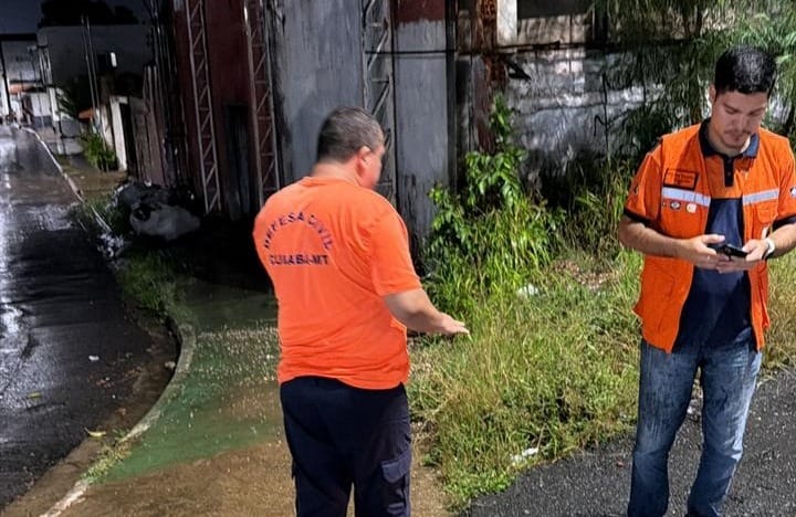 Temporal alaga residências e coloca moradores em risco em oito bairros de Cuiabá; confira