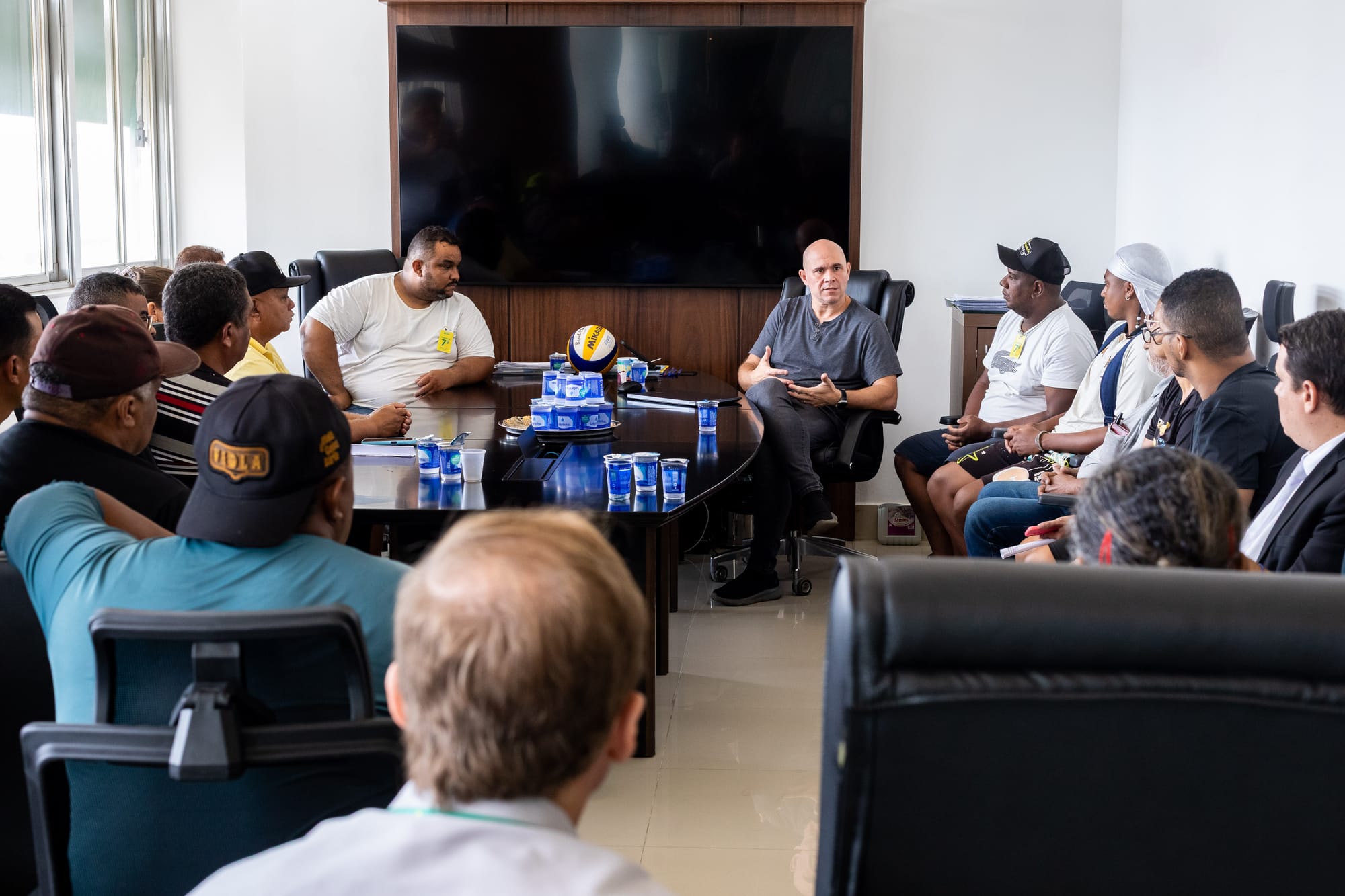 Prefeitura busca solução para garantir renda e legalidade a comerciantes de peixes