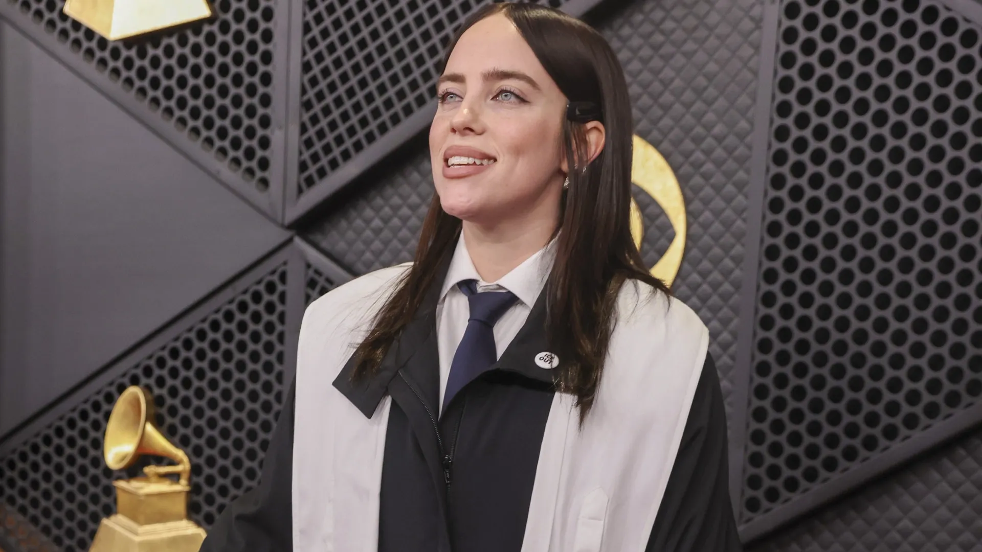 Billie Eilish, Bad Bunny e Olivia Dean defendem imigrantes na noite dos Grammy
