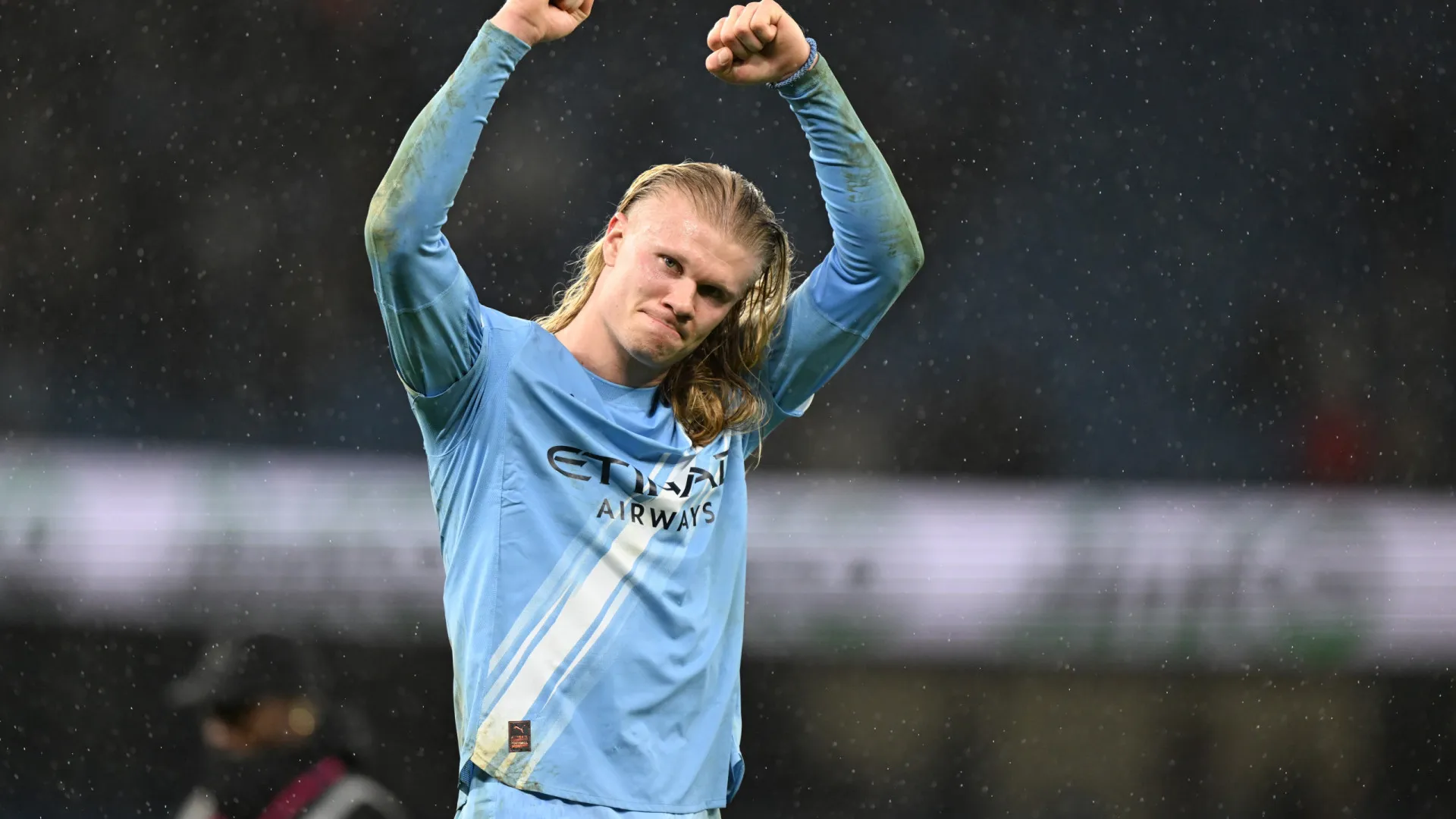 Manchester City aproveita deslize do Arsenal e aproxima-se da liderança