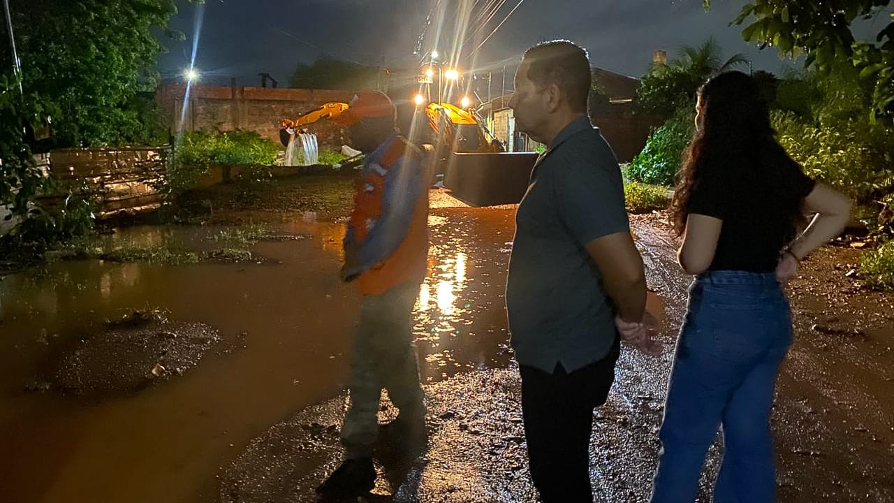 Fortes chuvas causam alagamentos em quatro bairros de Várzea Grande