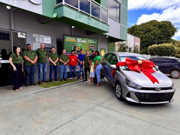Entrega do carro da promoção ACIC 40 Anos emociona família ganhadora em Colíder