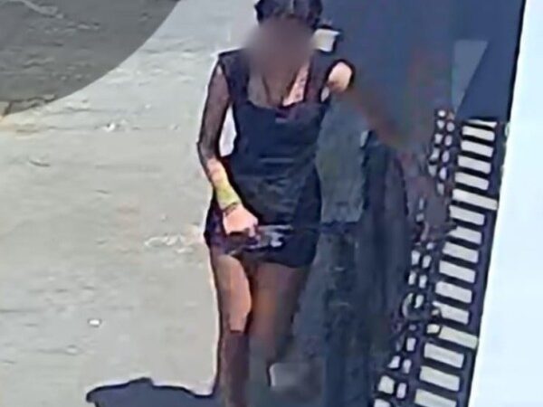 Mulher furta bicicleta em frente a comércio em Colíder