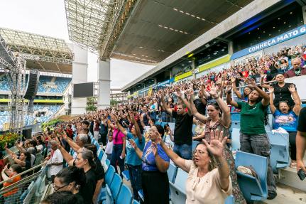 Fé reúne milhares em Cuiabá e Prefeitura garante apoio em transporte e segurança