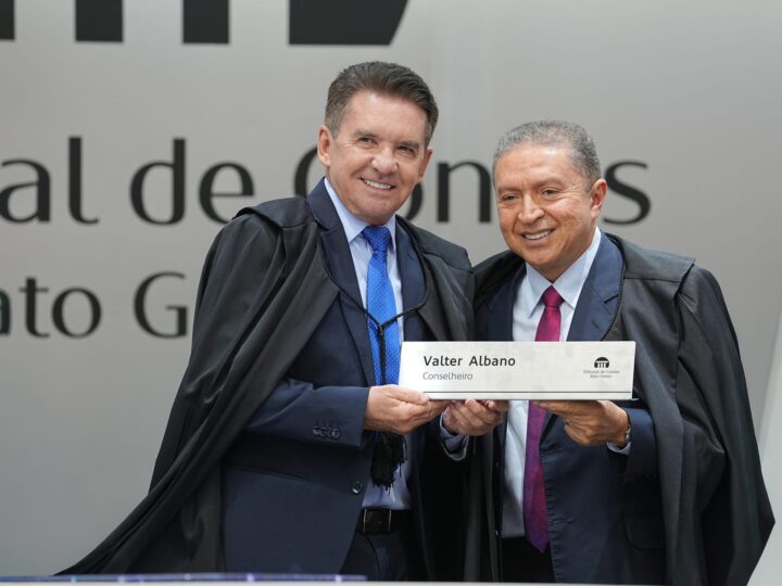 TCE homenageia Valter Albano e destaca sua atuação em projetos estratégicos