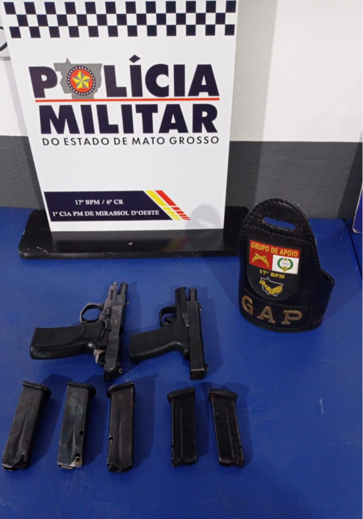 Mulher é presa pela Polícia Militar com duas pistolas após filho exibir arma na rua