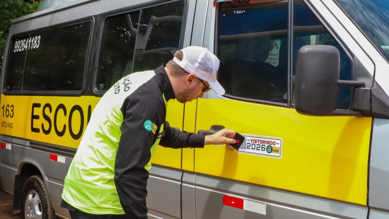Taxistas e donos de vans escolares devem regularizar vistoria até esta sexta-feira