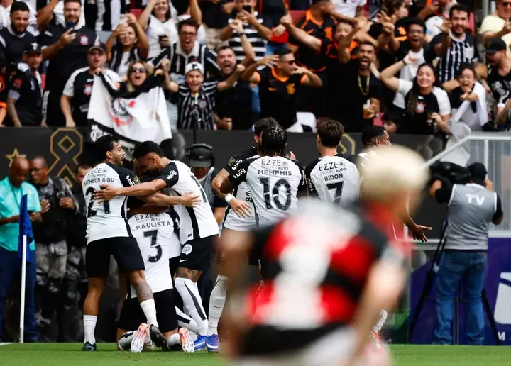 Corinthians bate o Flamengo com golaço de Yuri Alberto e conquista o bi da Supercopa